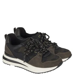 Baretraps Cabriole Sneaker