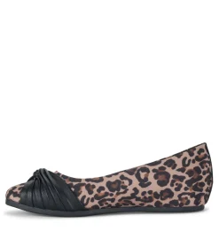 Baretraps Chainey Casual Flat