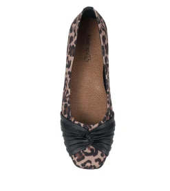 Baretraps Chainey Casual Flat