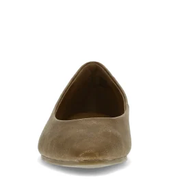 Baretraps Rhonda Casual Flat