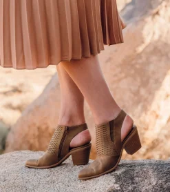 Baretraps Yangley Block Heel Bootie